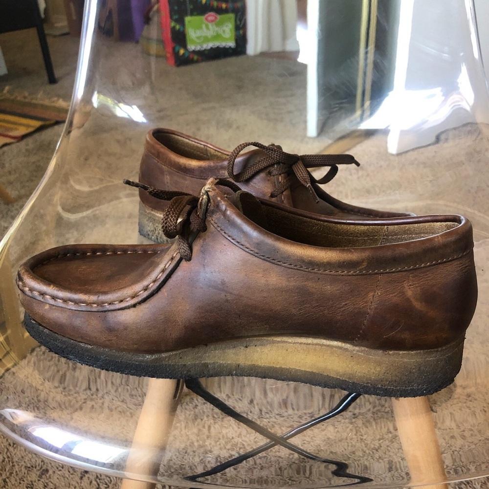 Women’s 9 Clark’s Wallabees